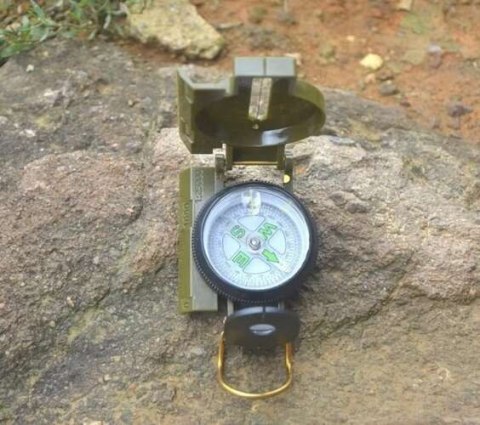 Kompas militarny KM5717 Trizand