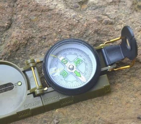 Kompas militarny KM5717 Trizand