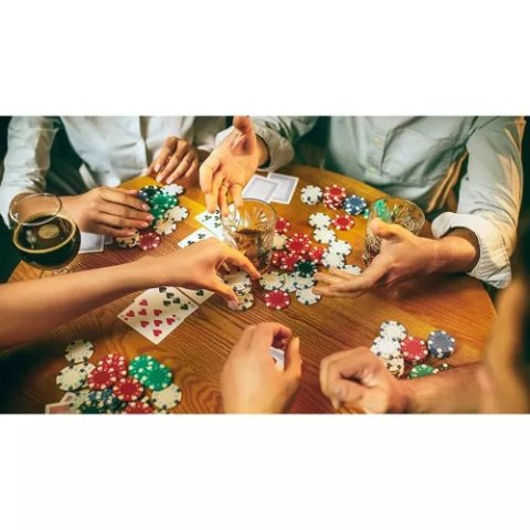 Poker - zestaw 300 żetonów w walizce HQ 23528 Malatec Poker - zestaw 300 żetonów w walizce HQ 23528 Malatec