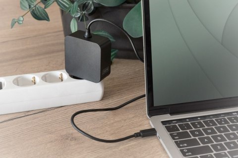 Ładowarka sieciowa zasilacz 1x USB-C PD 3.0 max. 65W zintegrowany kabel 1,2m Czarna Ładowarka sieciowa zasilacz 1x USB-C PD 3.0 max. 65W zintegrowany kabel 1,2m Czarna