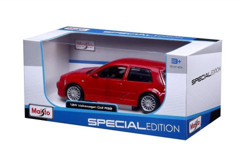 Model kompozytowy Volkswagen Golf R32 Grana 1/24 czerwony Model kompozytowy Volkswagen Golf R32 Grana 1/24 czerwony