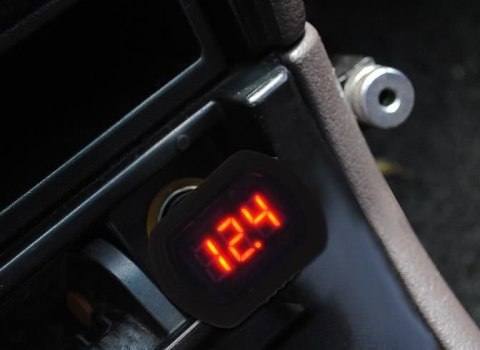 Woltomierz 12V Bigstren