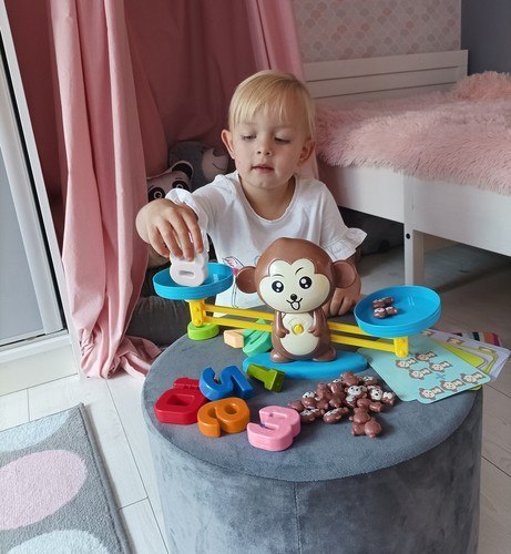 Gra edukacyjna małpka- waga szalkowa Marka niezdefiniowana Gra edukacyjna małpka- waga szalkowa Marka niezdefiniowana