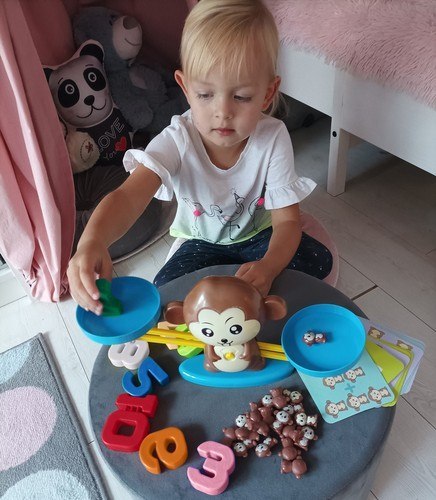 Gra edukacyjna małpka- waga szalkowa Marka niezdefiniowana Gra edukacyjna małpka- waga szalkowa Marka niezdefiniowana